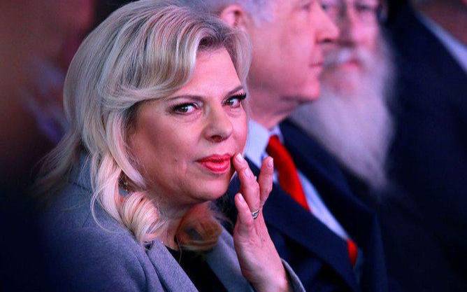 “Нетаньяхунинг рафиқаси ва ўғли уйдаги хизматчиларга жисмоний куч ишлатган” — жабрланувчи